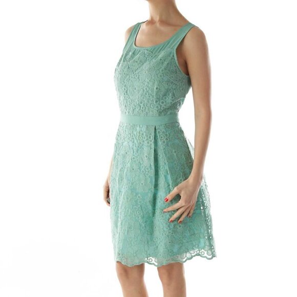 Doe & Rae Dresses & Skirts - Doe & Rae Green Embroidered Flower Layered Dress